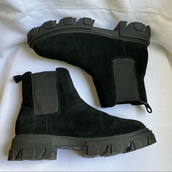 Urban Outfitters Lorenza Black Suede Chelsea Chunky Boots Lug Sole - Picture 4 of 9